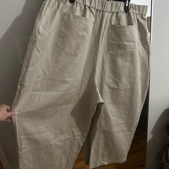 Tradlands “Porch Balloon Pants” in the color canvas. - Picture 6 of 8